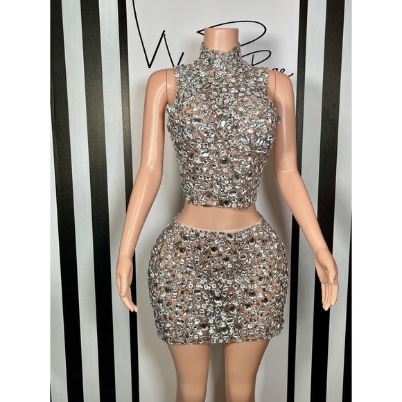 CRYSTAL CROP TOP AND MINI SKIRT TWO PIECE SET - Picture 9 of 17